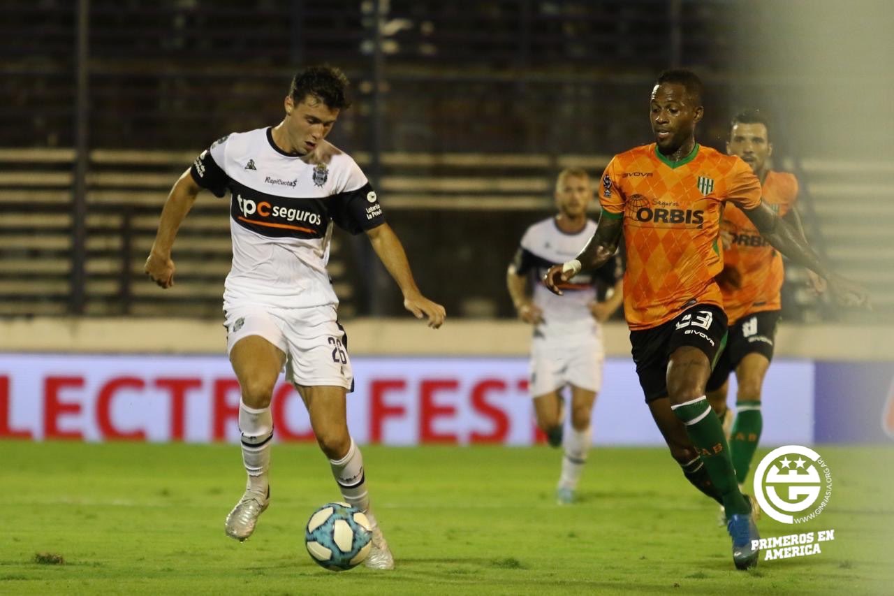 "SIN SENTIDO"  Empezó la Copa de la Superliga, que se creó para completar el calendario donde se ve una increíble falta de organización en el fútbol argentino. El primer encuentro se disputó en La Plata, donde "El lobo" recibió a Banfield.